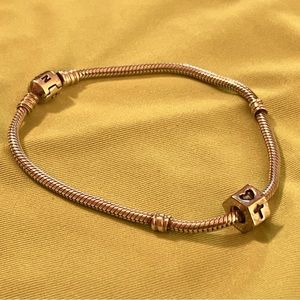 Silver charm that fits Pandora bracelet